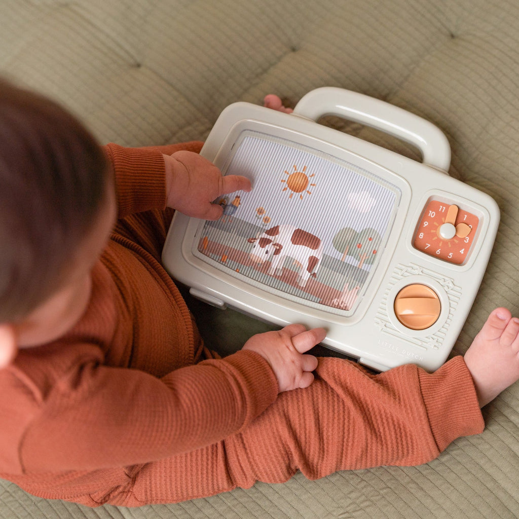 Little Dutch Farm Musical TV – A vintage-style wind-up music box featuring a moving farm scene and soothing melody, perfect for babies 12 months and older.